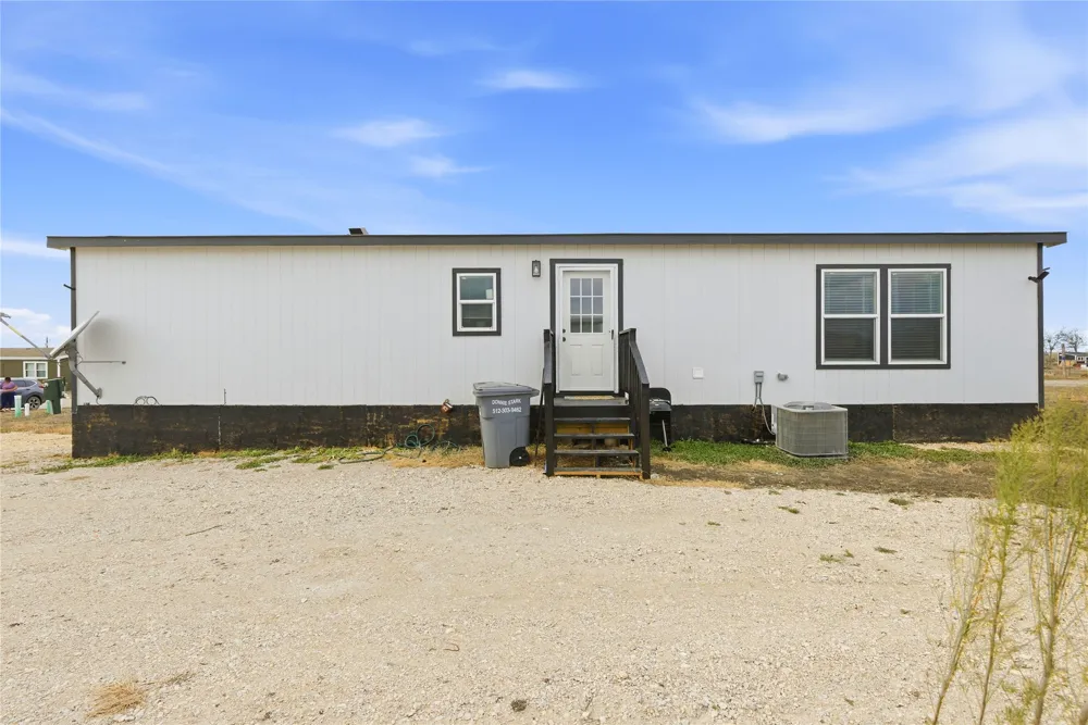 279 Pajarilla Pass Del Valle, TX 78617