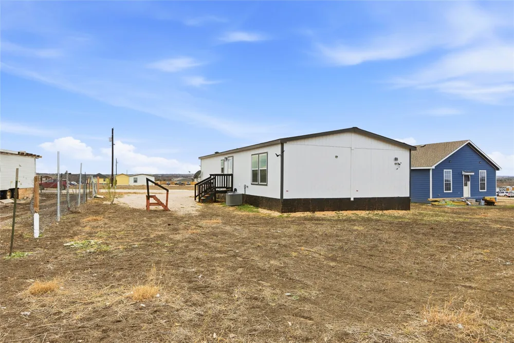 279 Pajarilla Pass Del Valle, TX 78617
