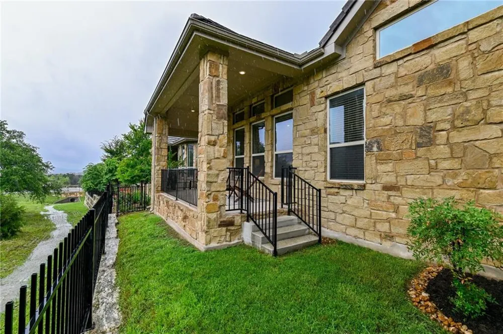 204 Maxwell Way Austin, TX 78738
