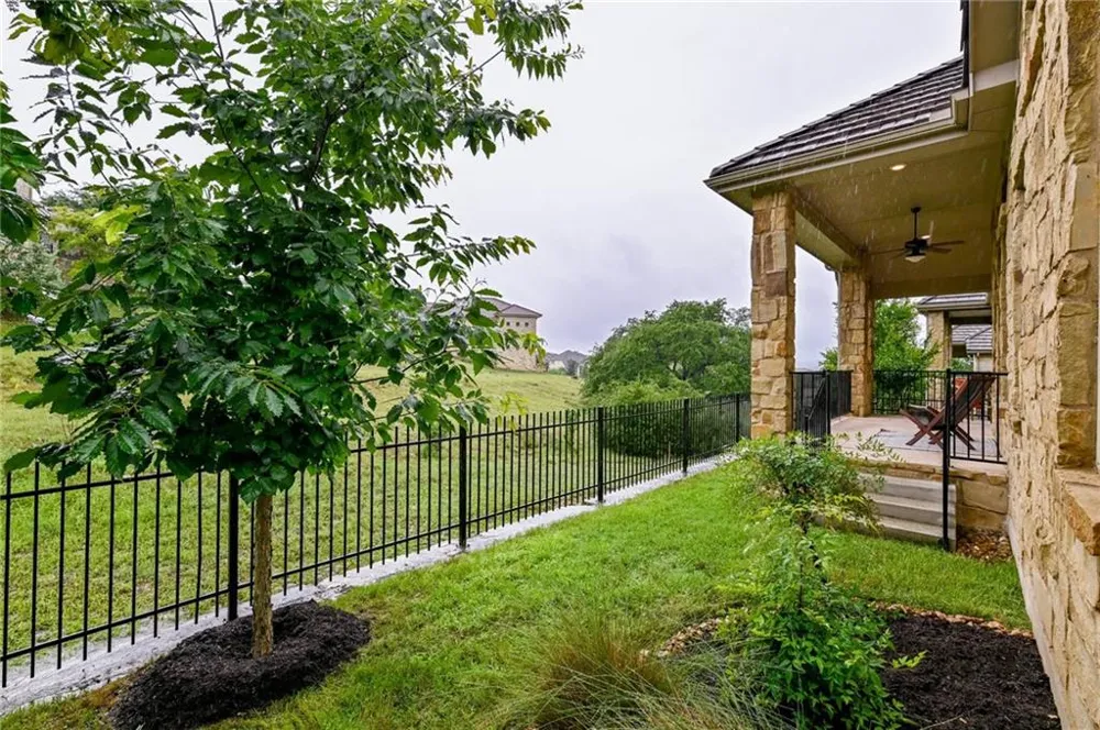 204 Maxwell Way Austin, TX 78738