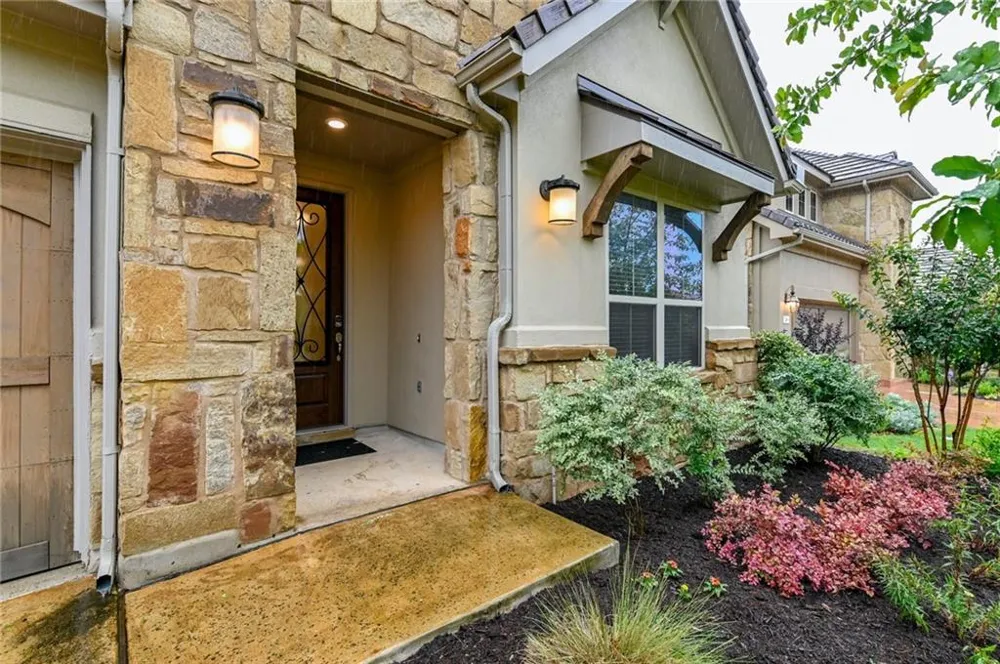 204 Maxwell Way Austin, TX 78738