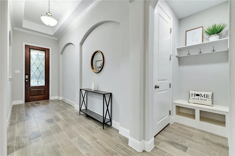 204 Maxwell Way Austin, TX 78738