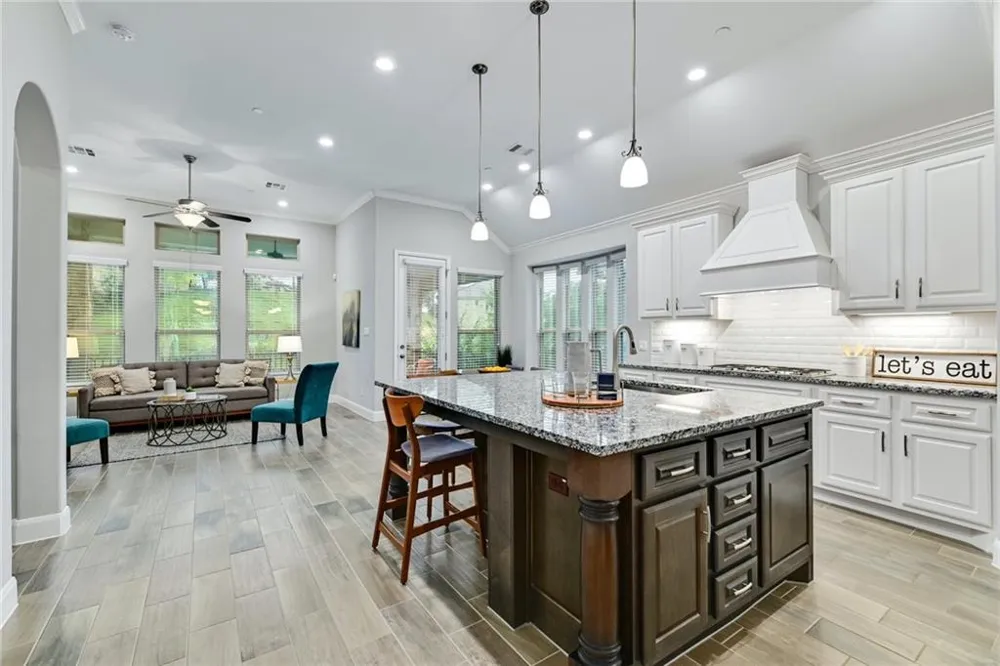 204 Maxwell Way Austin, TX 78738