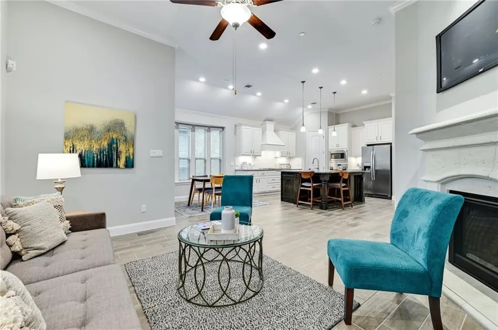 204 Maxwell Way Austin, TX 78738