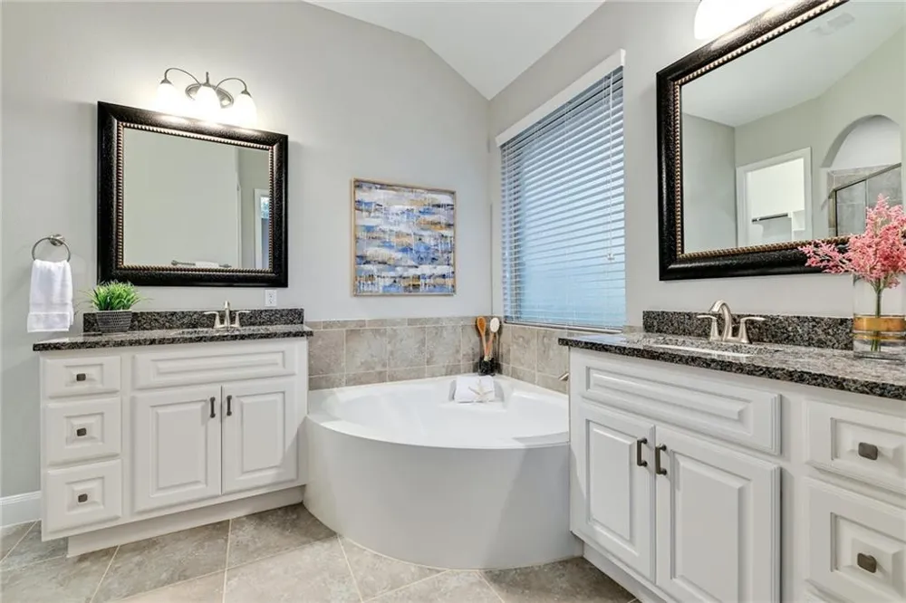 204 Maxwell Way Austin, TX 78738