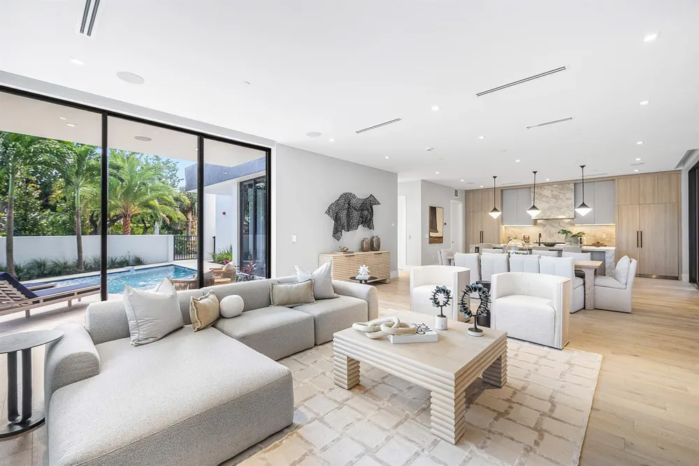 810 Andrews Avenue Delray Beach, FL 33483