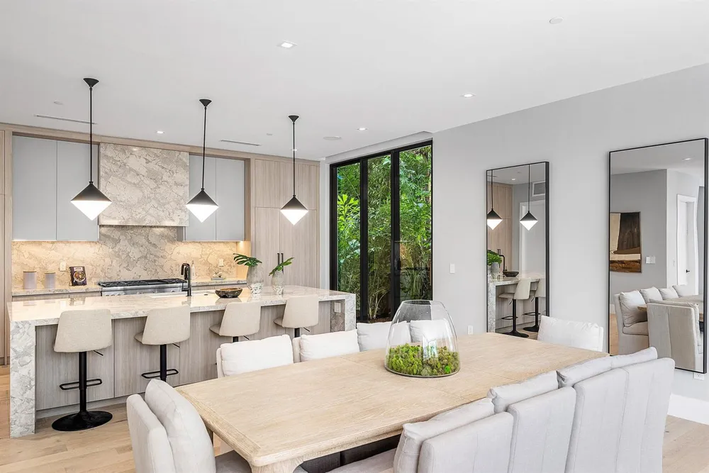 810 Andrews Avenue Delray Beach, FL 33483