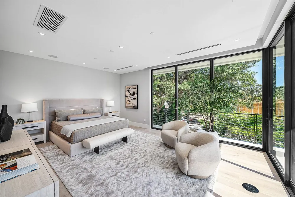 810 Andrews Avenue Delray Beach, FL 33483
