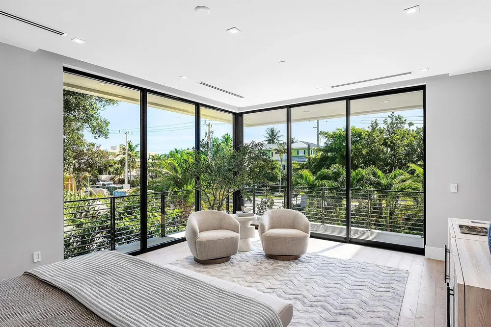 810 Andrews Avenue Delray Beach, FL 33483