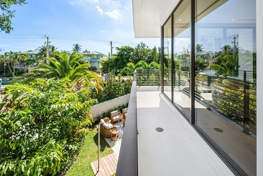 810 Andrews Avenue Delray Beach, FL 33483