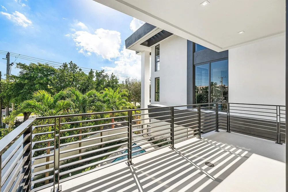 810 Andrews Avenue Delray Beach, FL 33483