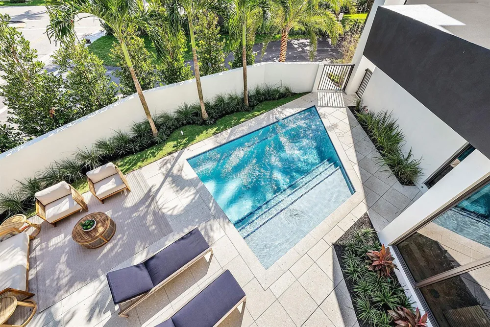 810 Andrews Avenue Delray Beach, FL 33483