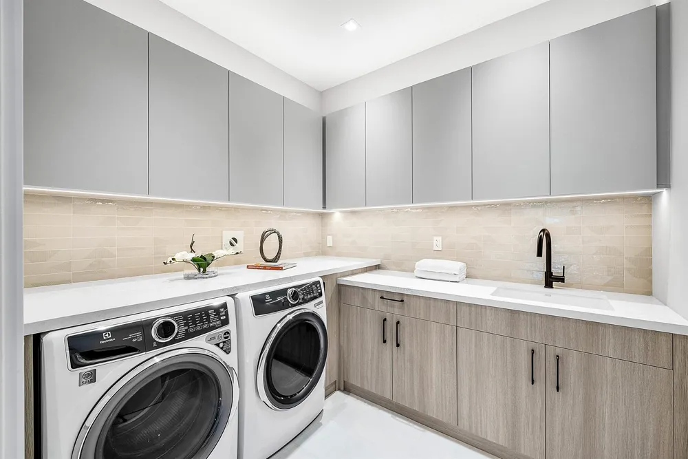 810 Andrews Avenue Delray Beach, FL 33483