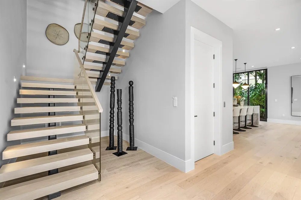 810 Andrews Avenue Delray Beach, FL 33483