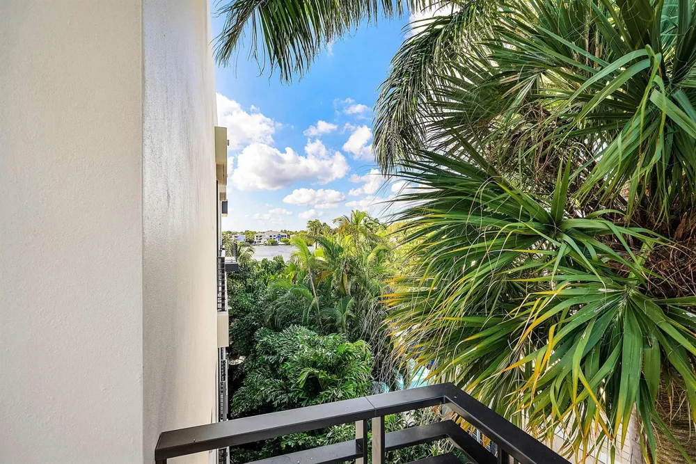 810 Andrews Avenue Delray Beach, FL 33483