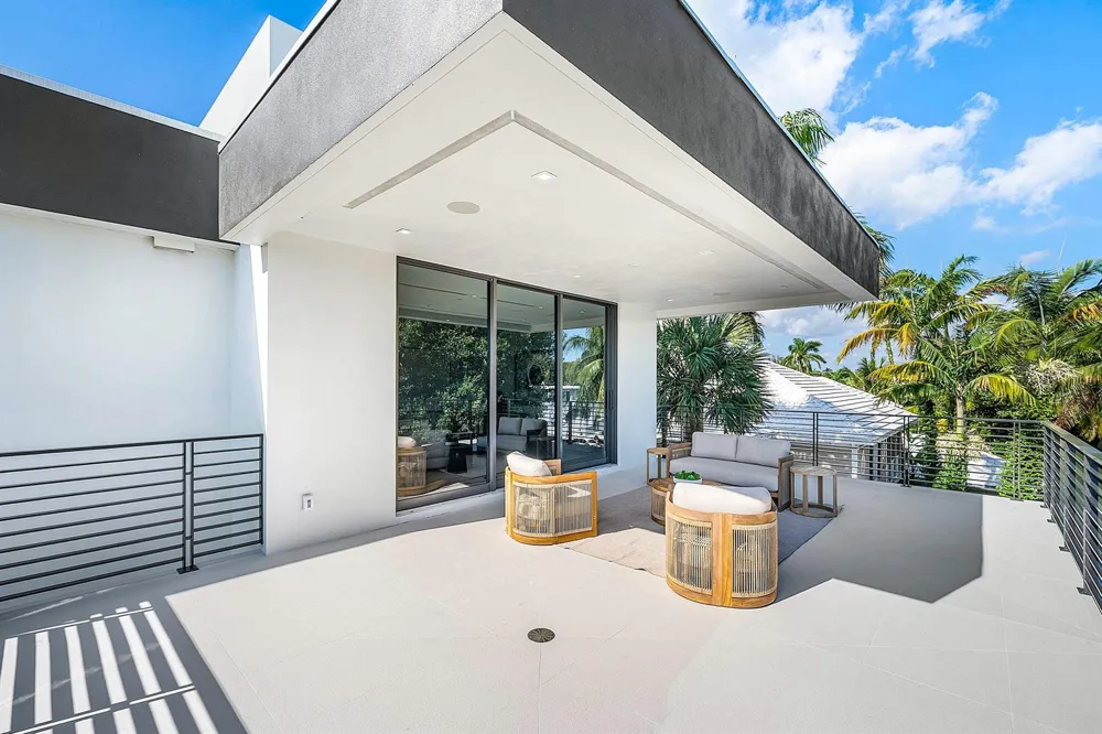 810 Andrews Avenue Delray Beach, FL 33483