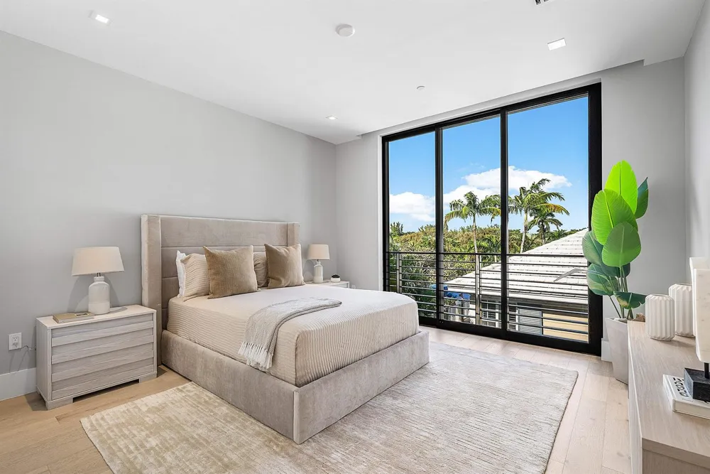 810 Andrews Avenue Delray Beach, FL 33483