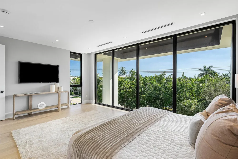 810 Andrews Avenue Delray Beach, FL 33483