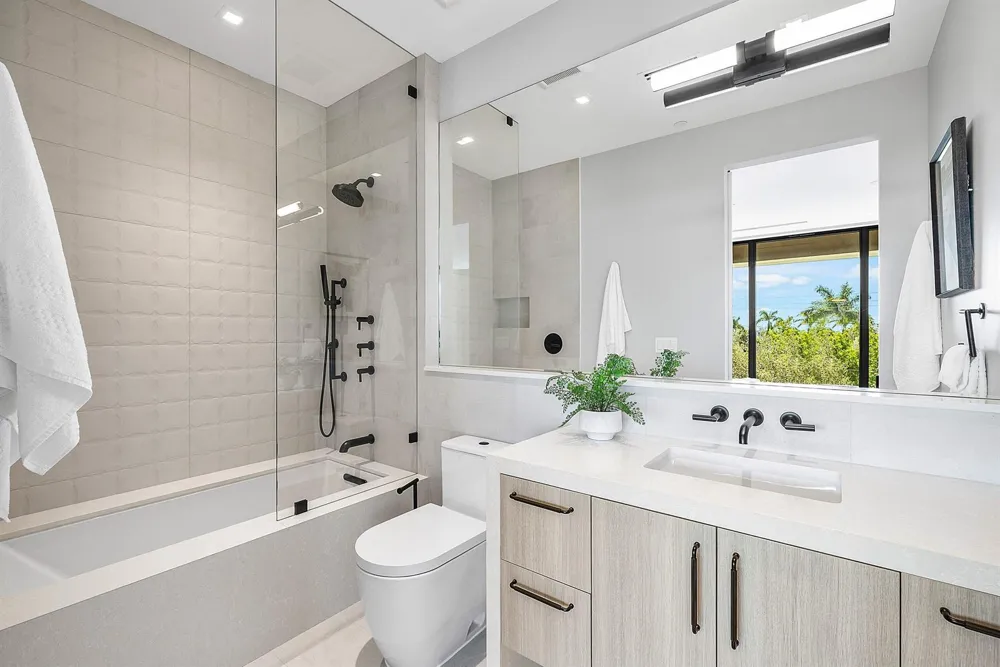 810 Andrews Avenue Delray Beach, FL 33483