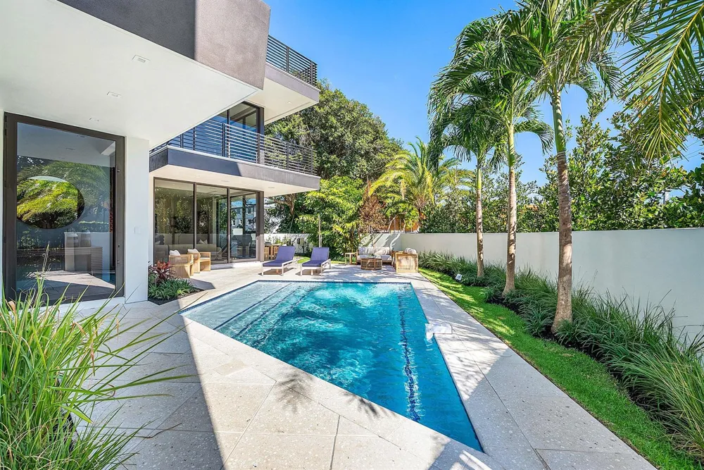 810 Andrews Avenue Delray Beach, FL 33483