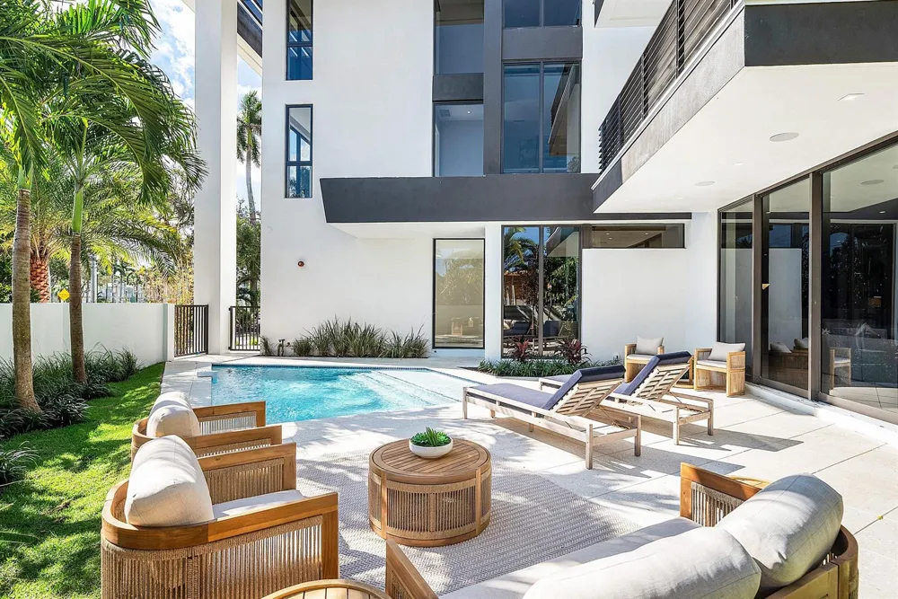 810 Andrews Avenue Delray Beach, FL 33483