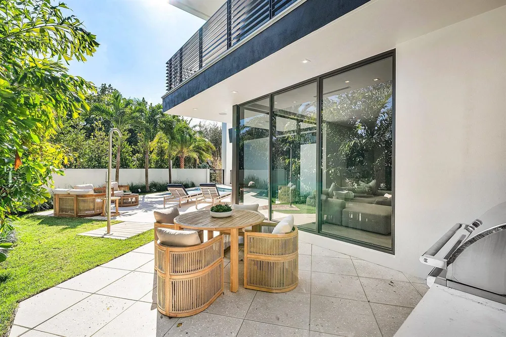 810 Andrews Avenue Delray Beach, FL 33483