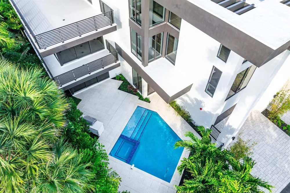 810 Andrews Avenue Delray Beach, FL 33483