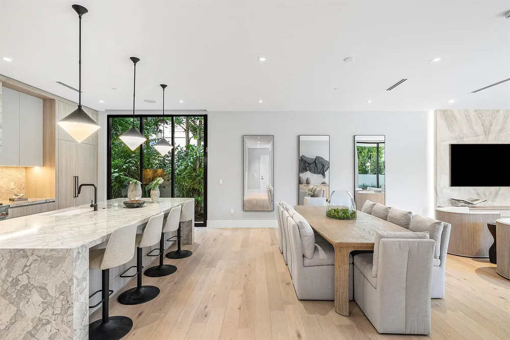 810 Andrews Avenue Delray Beach, FL 33483