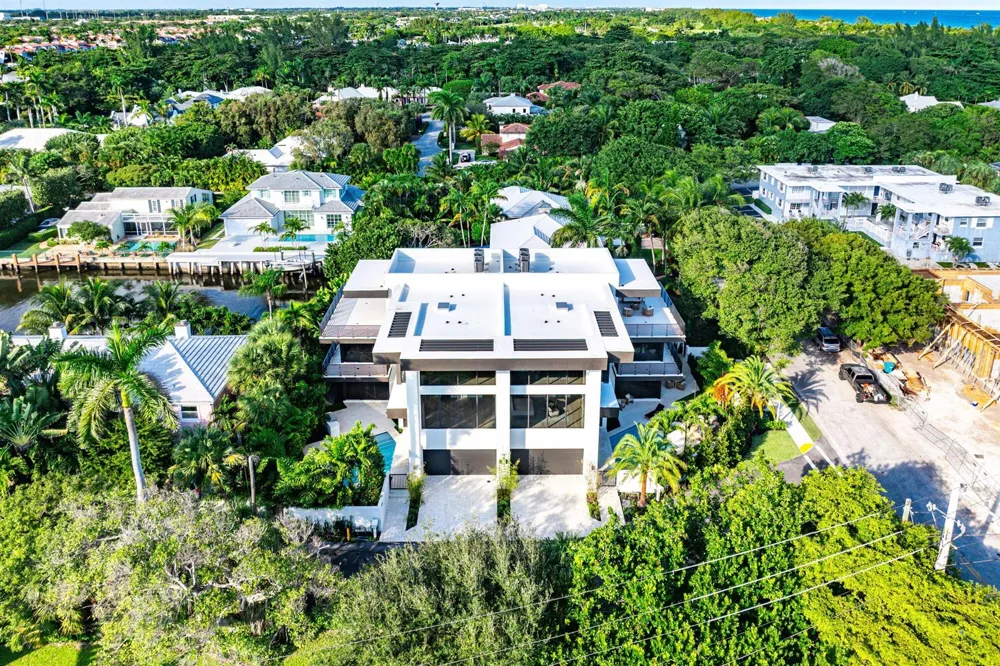 810 Andrews Avenue Delray Beach, FL 33483