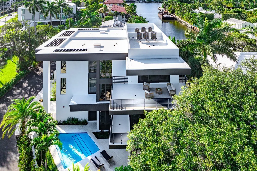 810 Andrews Avenue Delray Beach, FL 33483