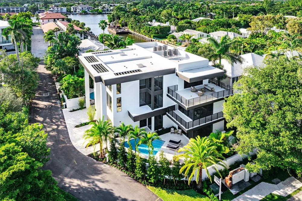 810 Andrews Avenue Delray Beach, FL 33483