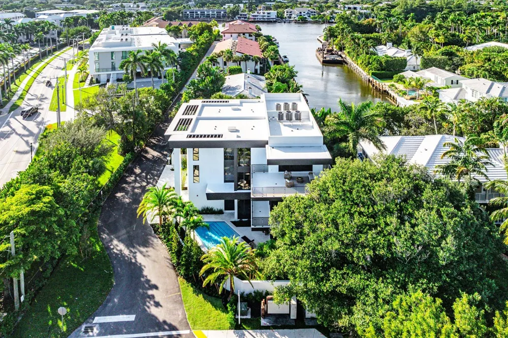 810 Andrews Avenue Delray Beach, FL 33483
