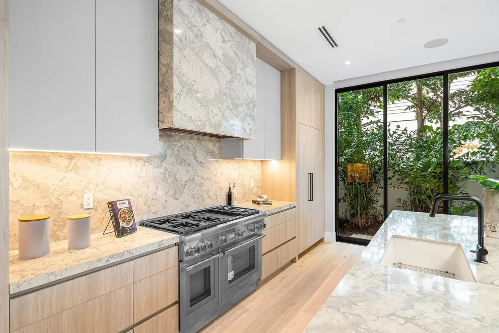 810 Andrews Avenue Delray Beach, FL 33483