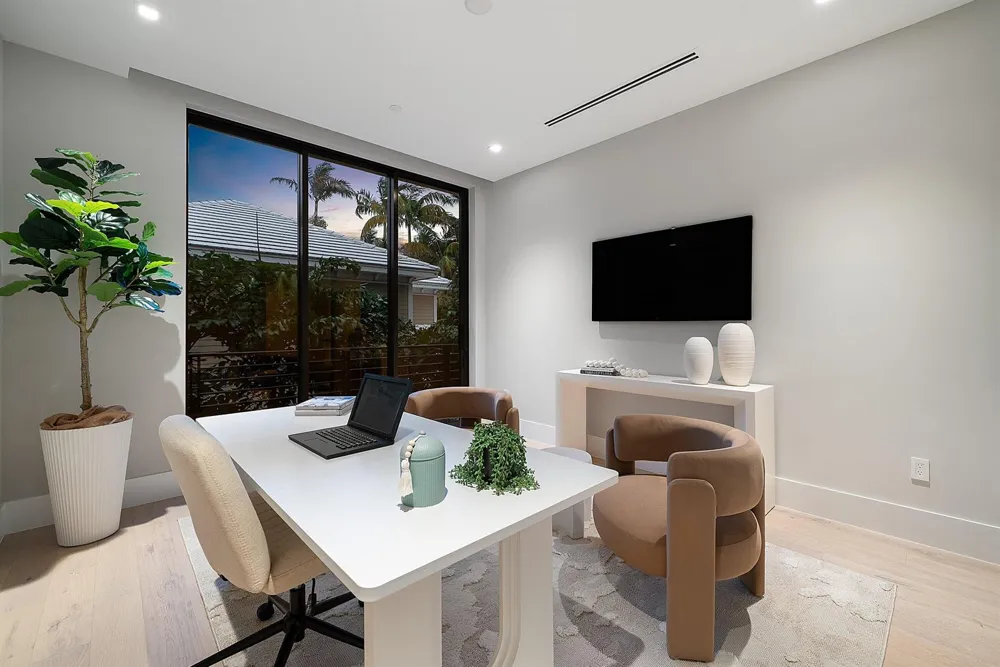 810 Andrews Avenue Delray Beach, FL 33483