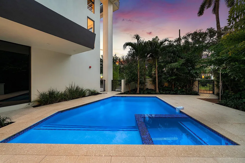 810 Andrews Avenue Delray Beach, FL 33483