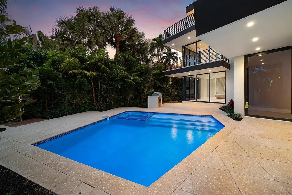 810 Andrews Avenue Delray Beach, FL 33483