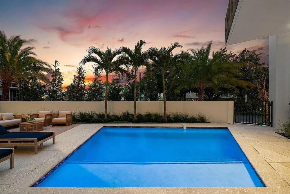 810 Andrews Avenue Delray Beach, FL 33483