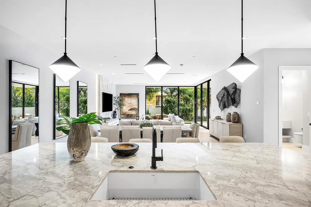 810 Andrews Avenue Delray Beach, FL 33483