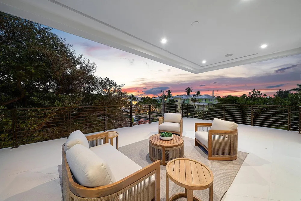810 Andrews Avenue Delray Beach, FL 33483