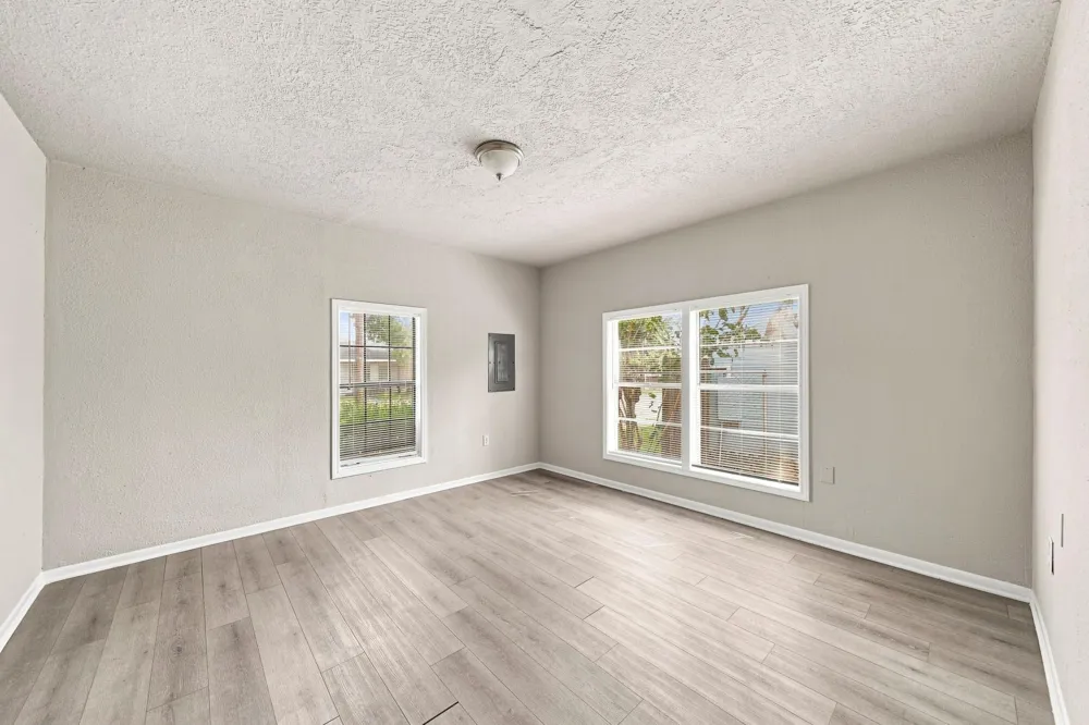 605 W Cleveland Street Baytown, TX 77520