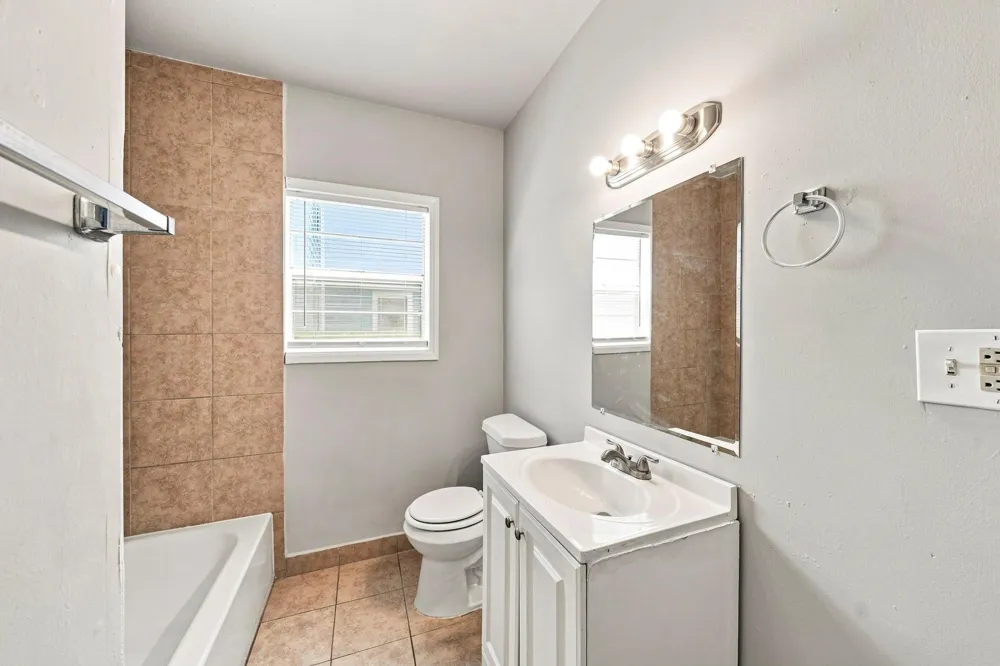 605 W Cleveland Street Baytown, TX 77520