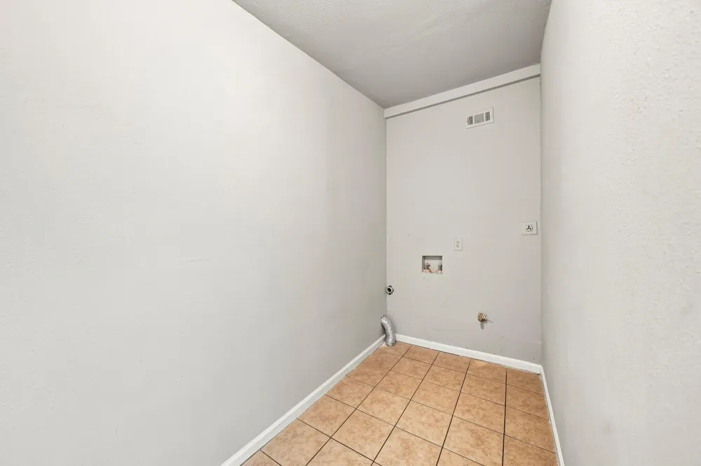 605 W Cleveland Street Baytown, TX 77520