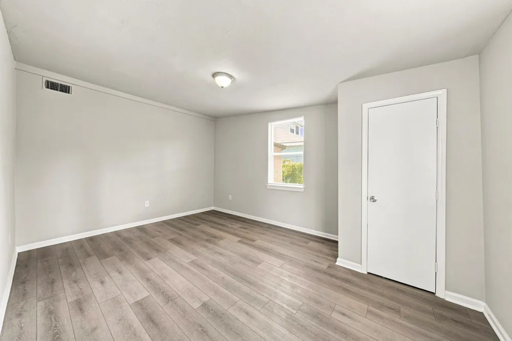 605 W Cleveland Street Baytown, TX 77520