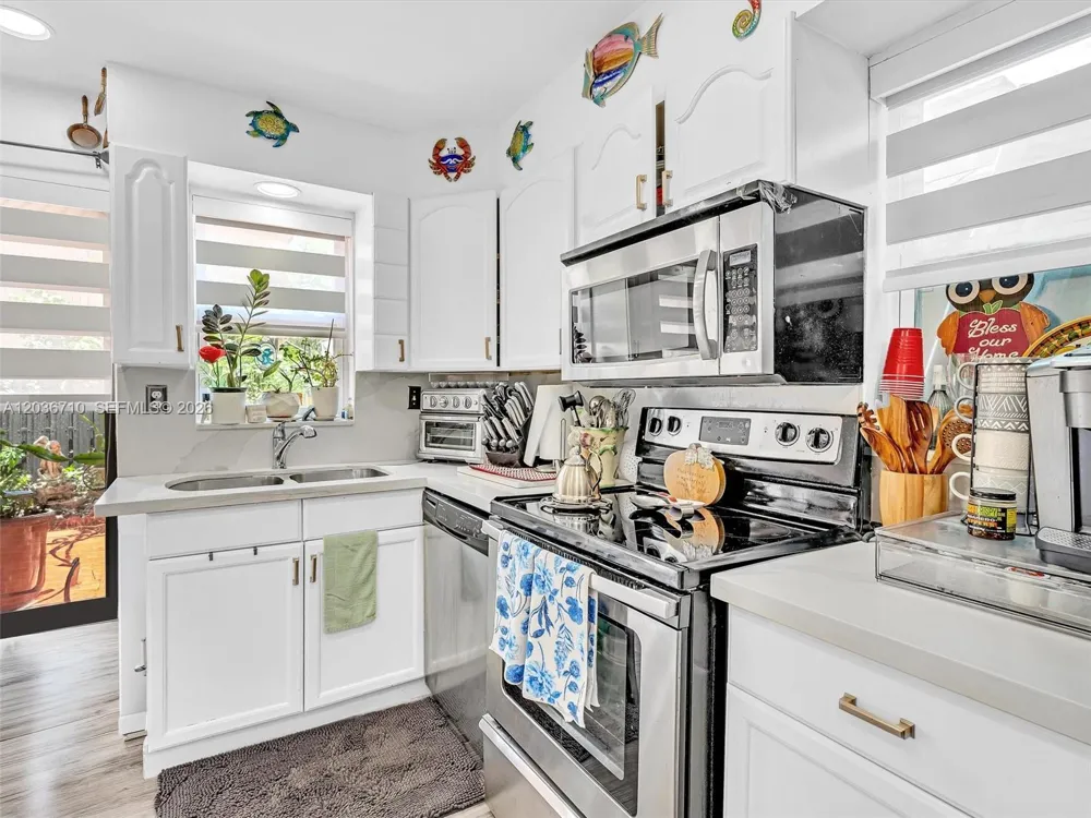 3483 SW 52nd Ave Pembroke Park, FL 33023
