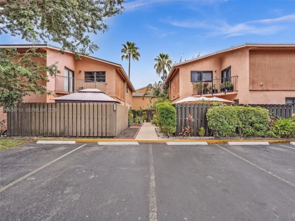 3483 SW 52nd Ave Pembroke Park, FL 33023