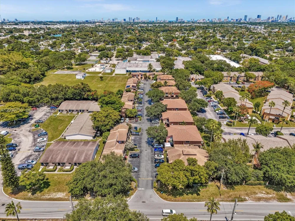3483 SW 52nd Ave Pembroke Park, FL 33023
