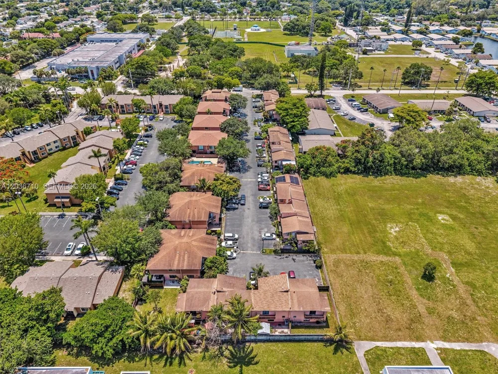3483 SW 52nd Ave Pembroke Park, FL 33023