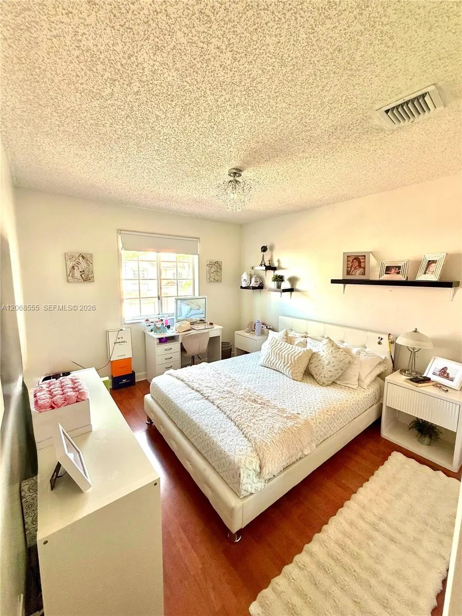 5042 NW 5042 NW 114 CT #5042 Doral, FL 33178
