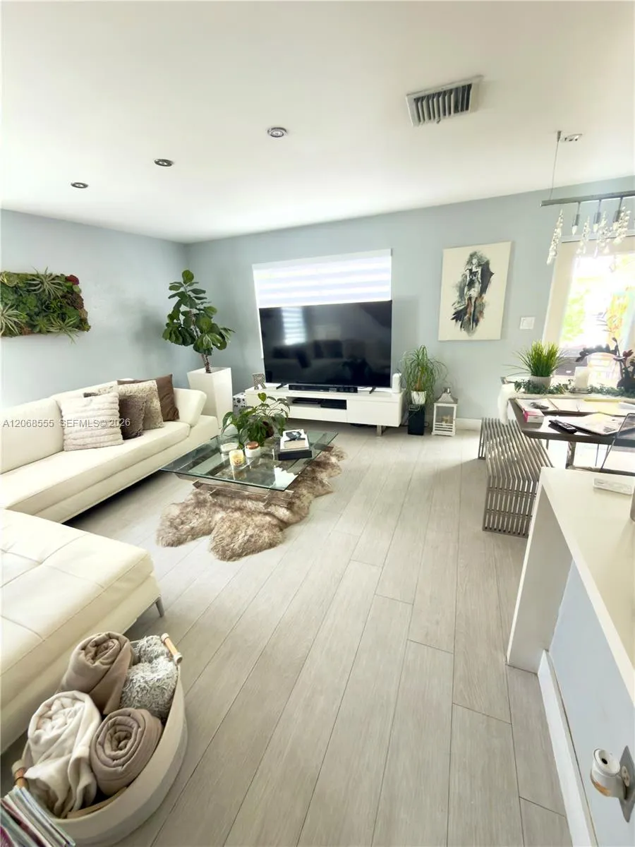 5042 NW 5042 NW 114 CT #5042 Doral, FL 33178
