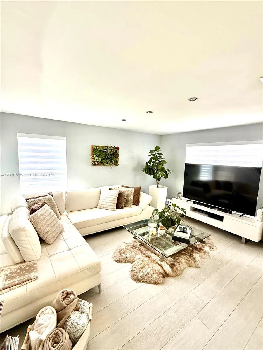 5042 NW 5042 NW 114 CT #5042 Doral, FL 33178